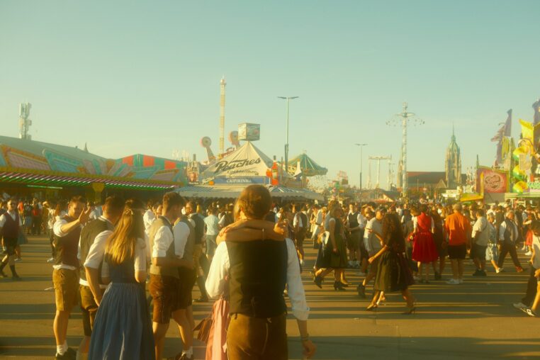Oktoberfest 2026 à Munich : le guide ultime — billets, tentes, hébergements et budget