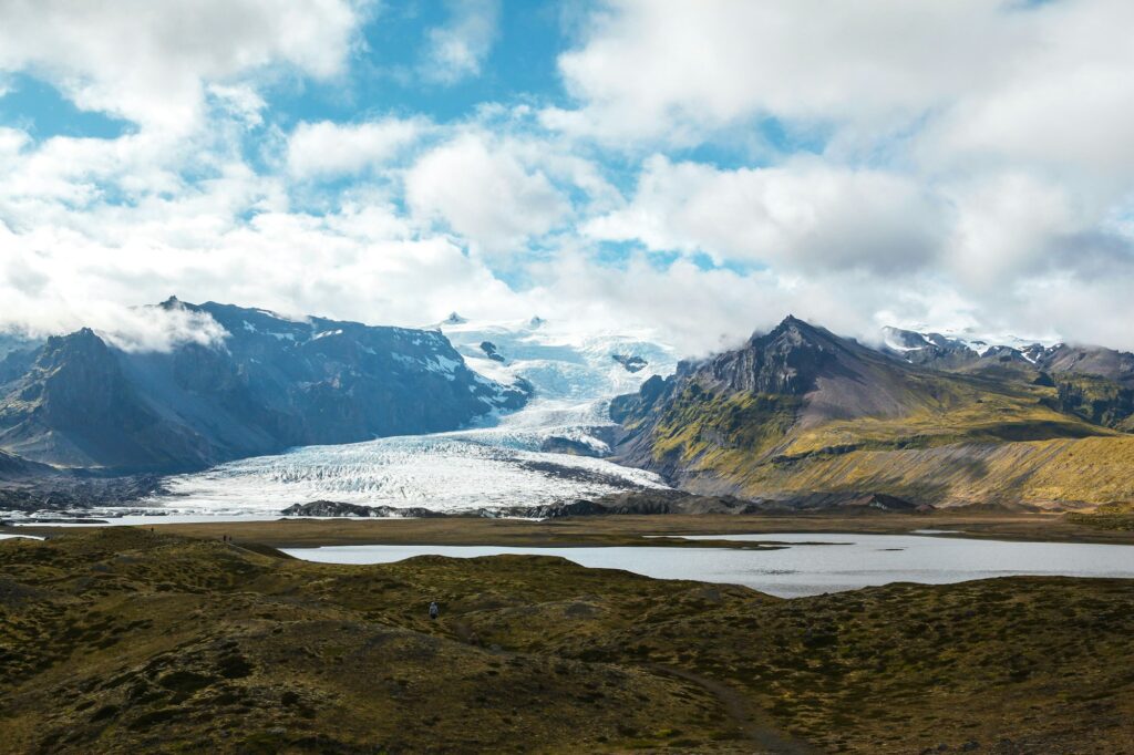 Paysage islandais de la péninsule de Snæfellsnes avec glacier et ciel dramatique