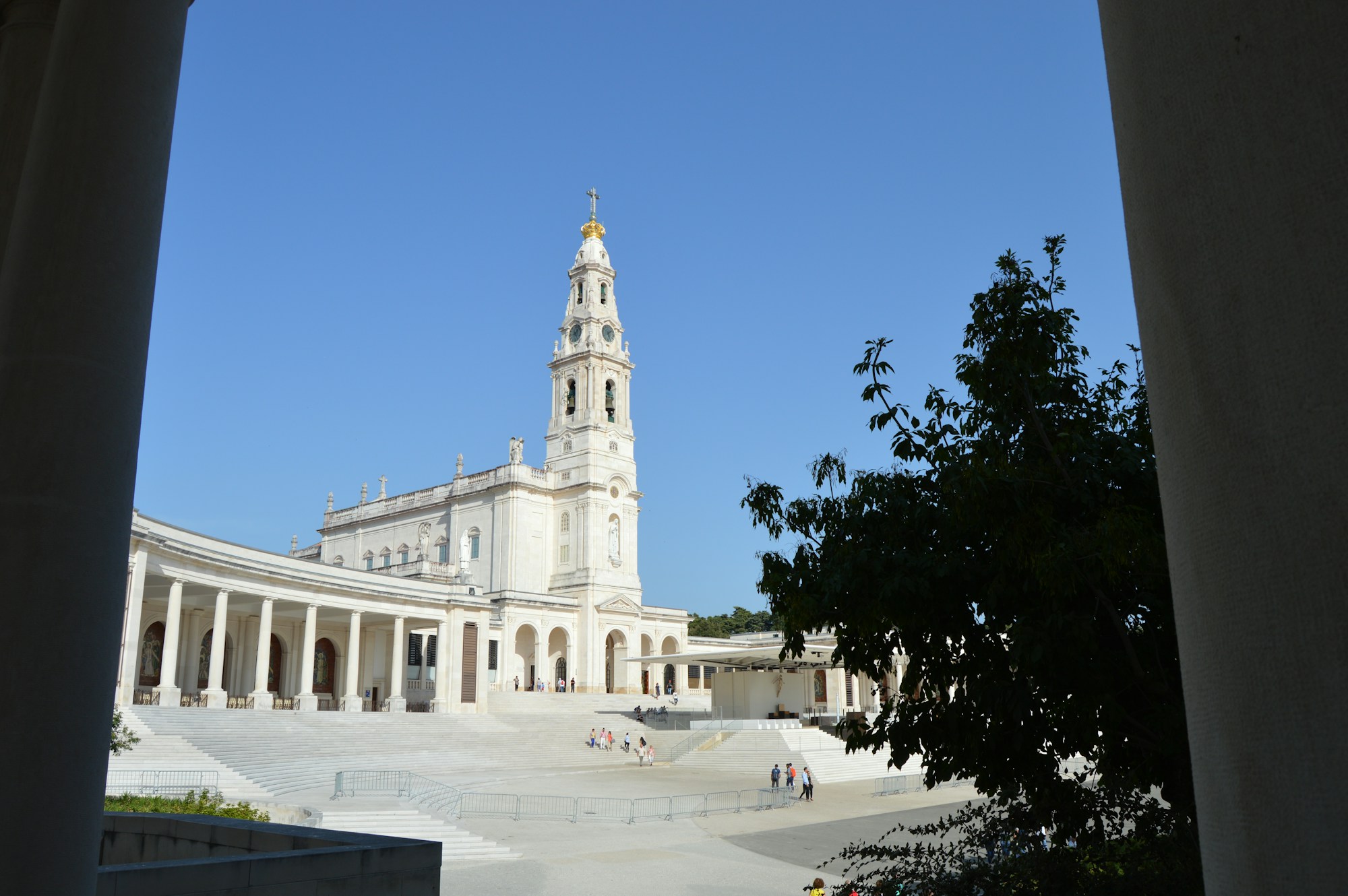 Vue du Sanctuaire de Fátima, Portugal, avec la Basilique Notre-Dame du Rosaire