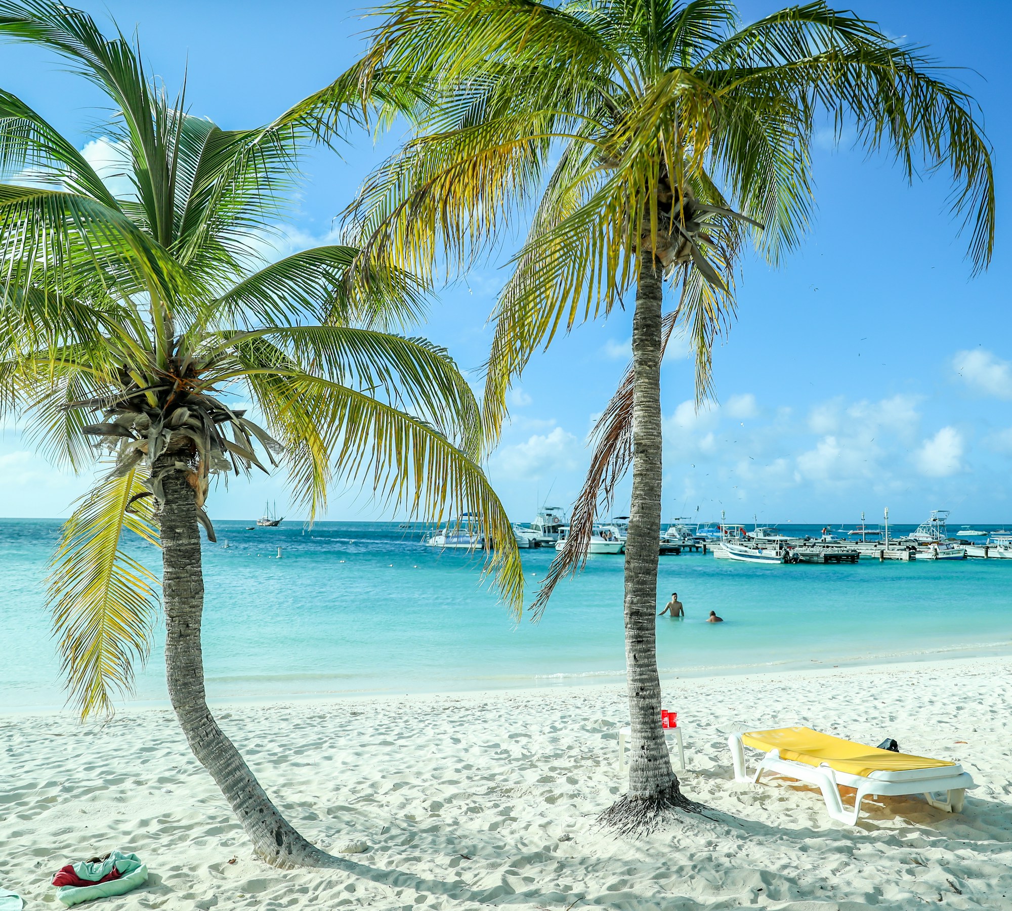 Plage d'Aruba aux Caraïbes — sable blanc et eaux turquoises cristallines