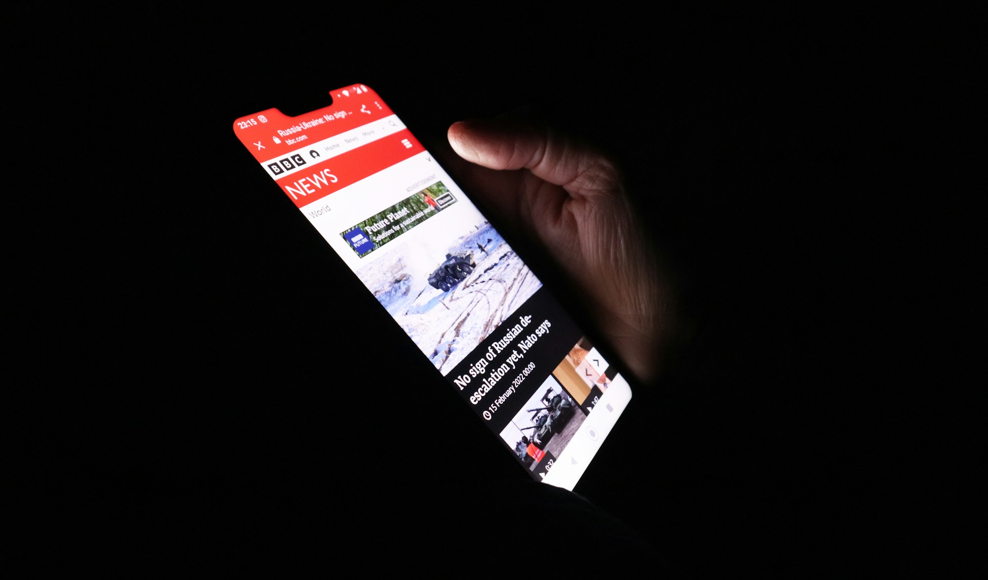 Person using the Roland-Garros mobile app on a smartphone to show their QR code ticket at the stadium entrance