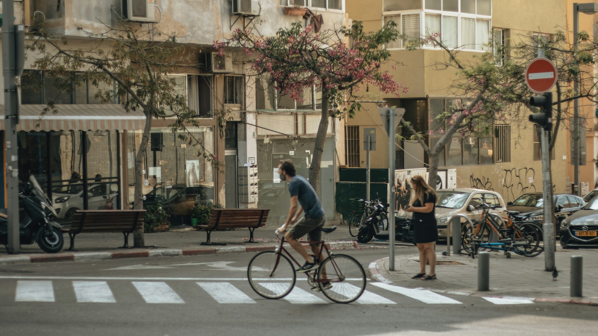 Cyclists in the streets of Tel Aviv — Yom Kippur, the day when cars disappear in Israel