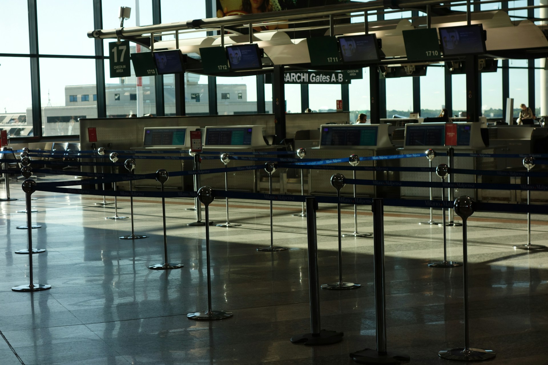 Comptoirs d'enregistrement vides à l'aéroport — recours passagers en cas d'annulation