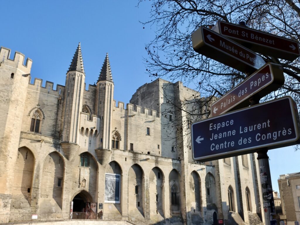 Palais des Papes d'Avignon pendant le Festival de théâtre 2026