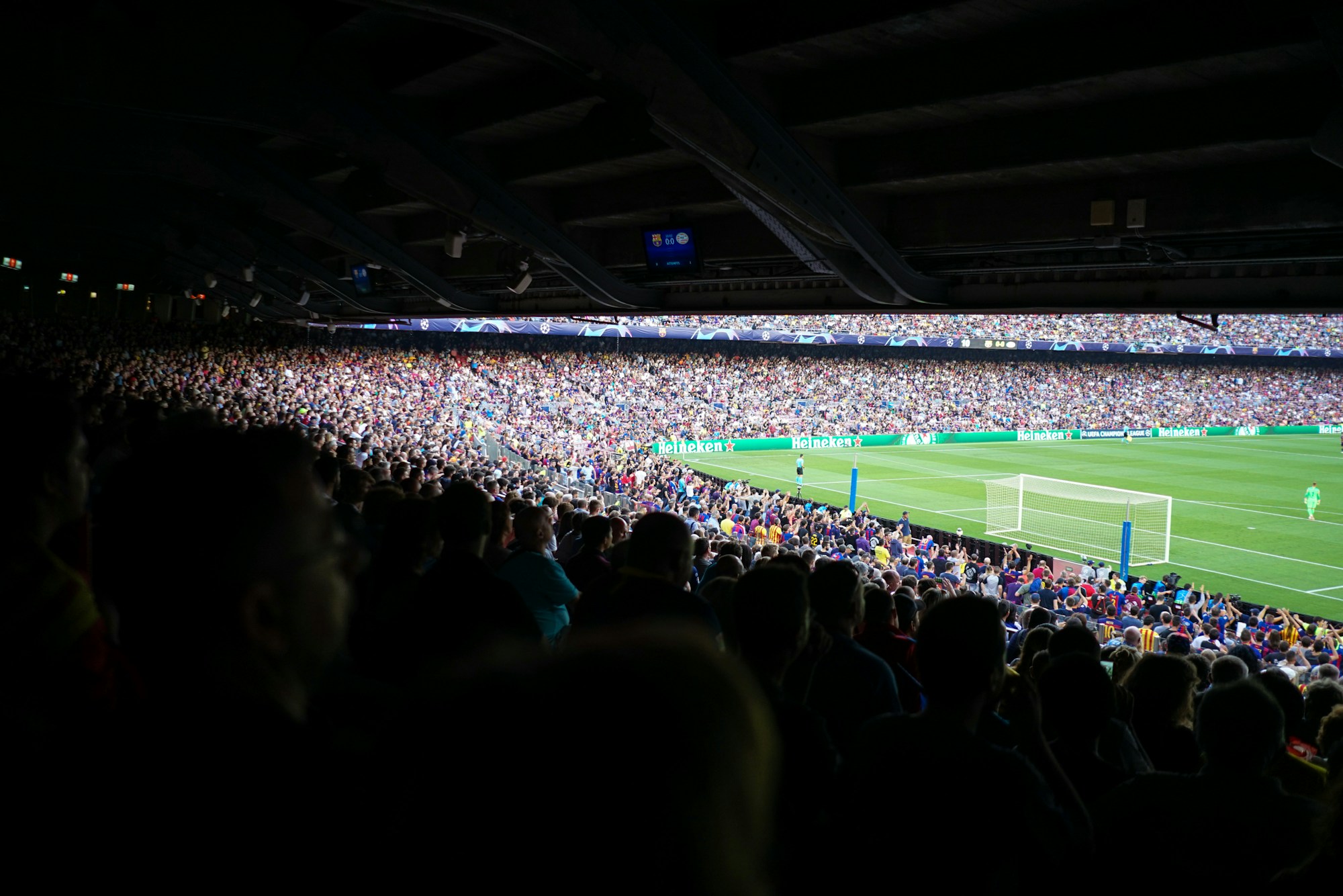 Supporters dans un stade lors d'un match de la Coupe du Monde 2026 — ambiance tribunes