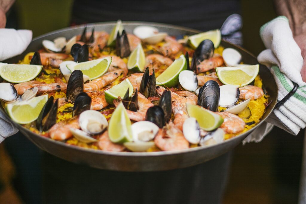 Cours de paella valencienne avec riz AOP et légumes frais de la Huerta