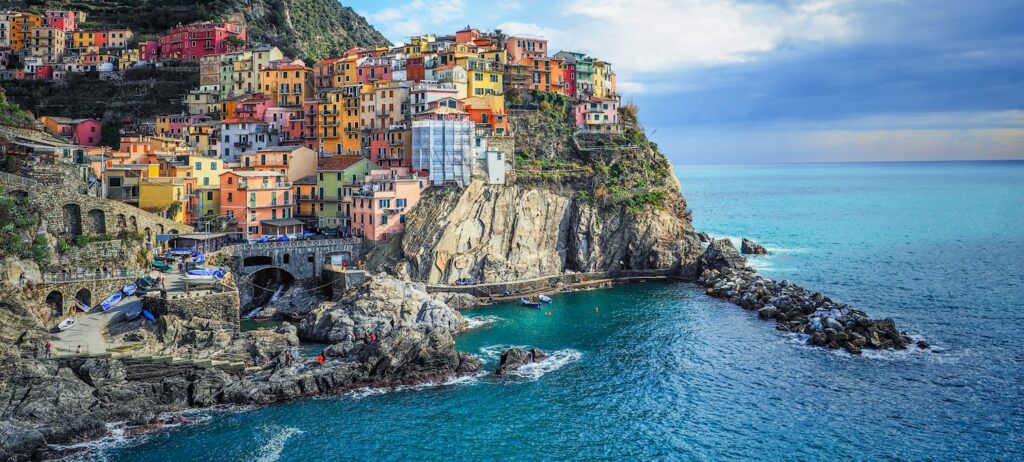 Excursion privée Cinque Terre depuis La Spezia — minibus et ferry pour familles et croisièristes