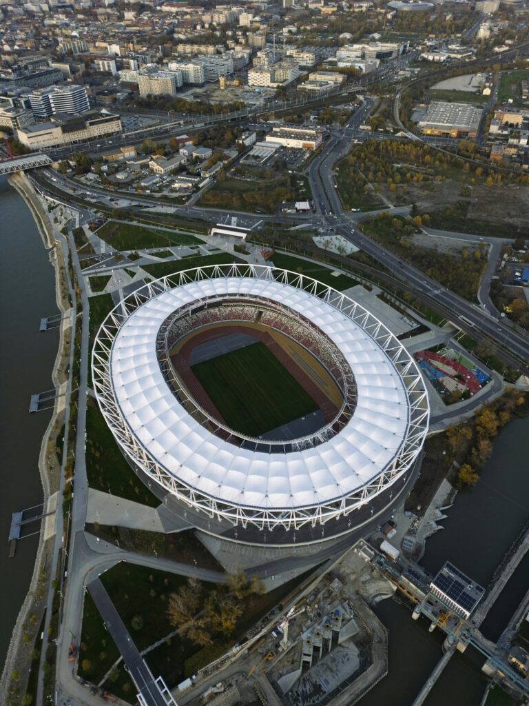 Le Puskás Aréna de Budapest vu depuis l'extérieur — stade de la finale UCL 2026