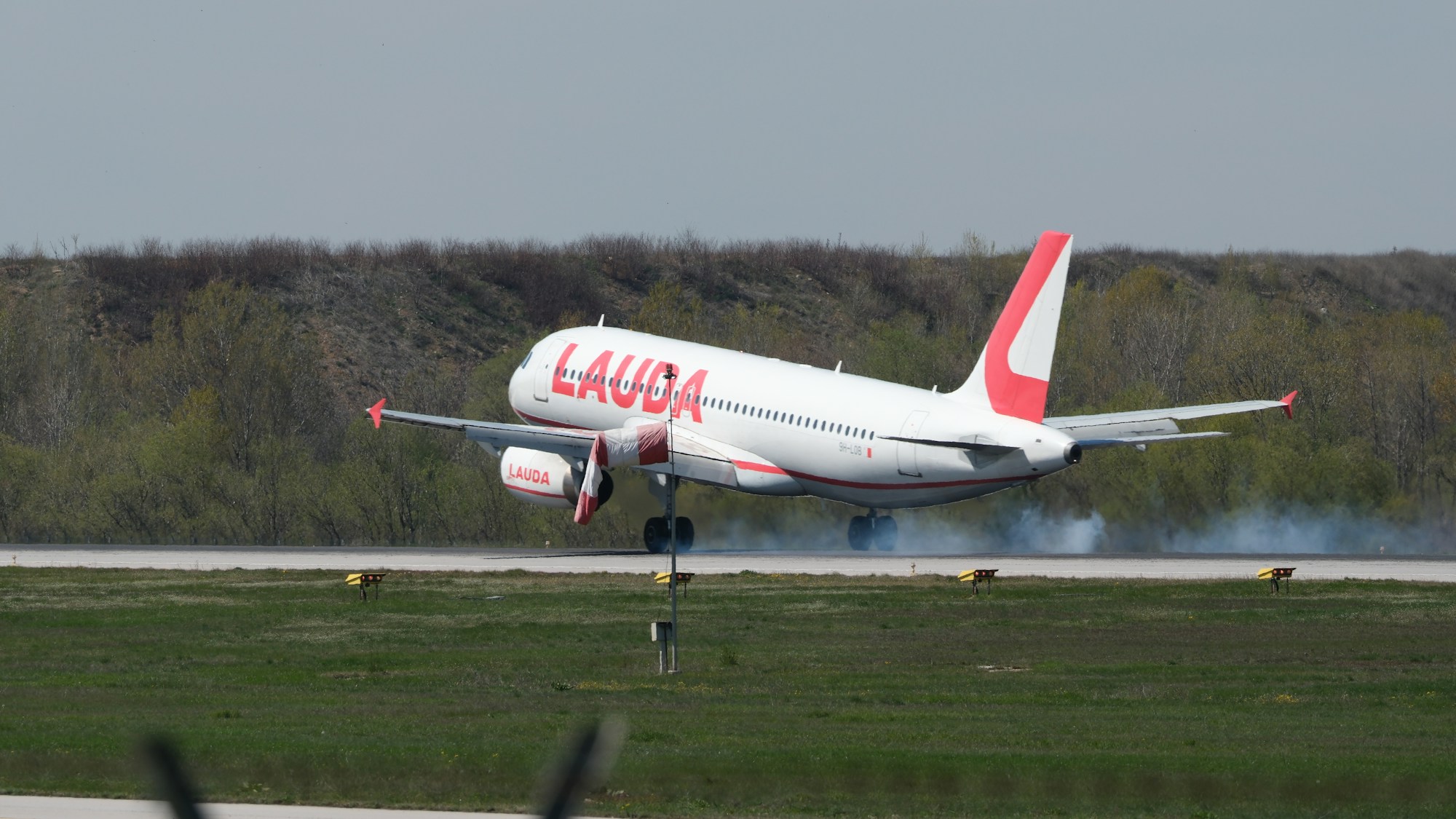 Avion en approche de l'aéroport de Sofia, porte d'entrée principale pour le Giro d'Italia 2026 en Bulgarie