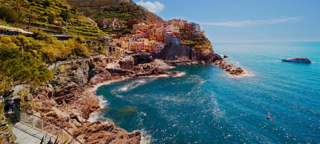 Excursion en gozzo traditionnel ligure depuis Monterosso — patrimoine maritime Cinque Terre