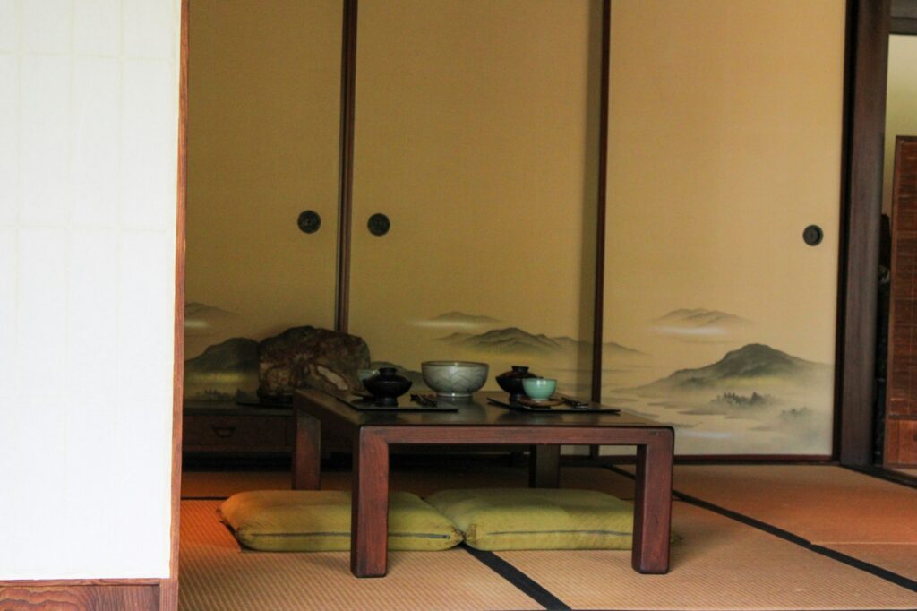 Salle de thé traditionnelle japonaise Sanjo Chasuian à Kyoto pour la cérémonie du thé matcha