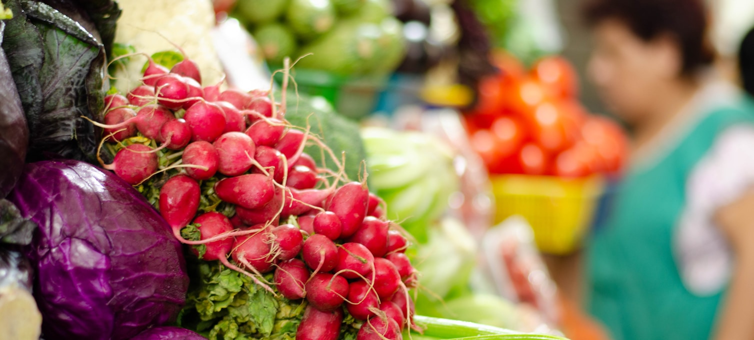 Marché Surquillo Lima — fruits exotiques péruviens lucuma chirimoya et produits andins