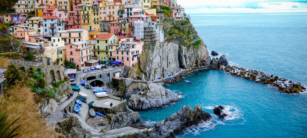 Bateau coucher de soleil Cinque Terre depuis La Spezia — apéritif ligure à bord