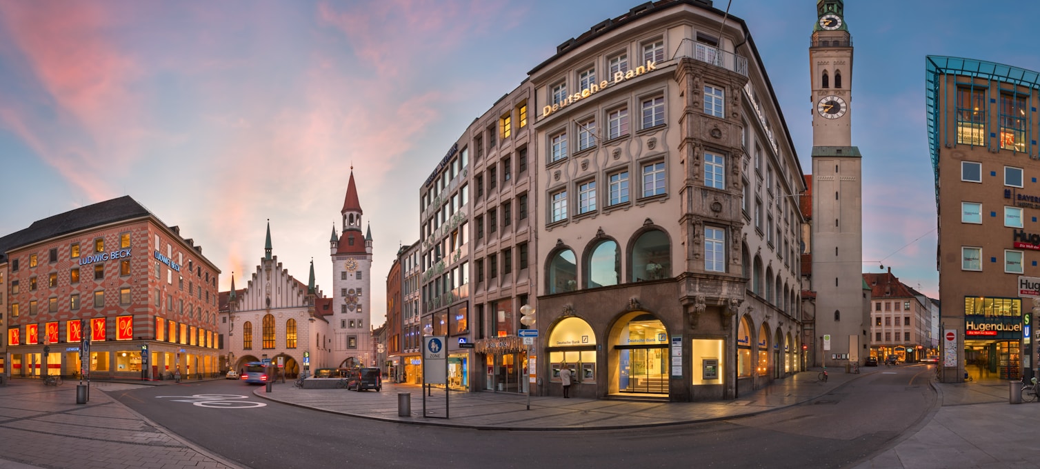 Place Marienplatz à Munich en automne, décor de l'Oktoberfest 2026