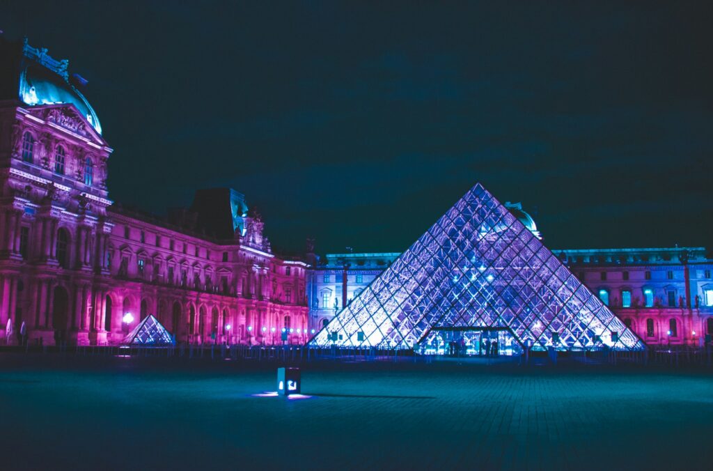 Paris illumine de nuit lors de la Nuit europeenne des musees 2026