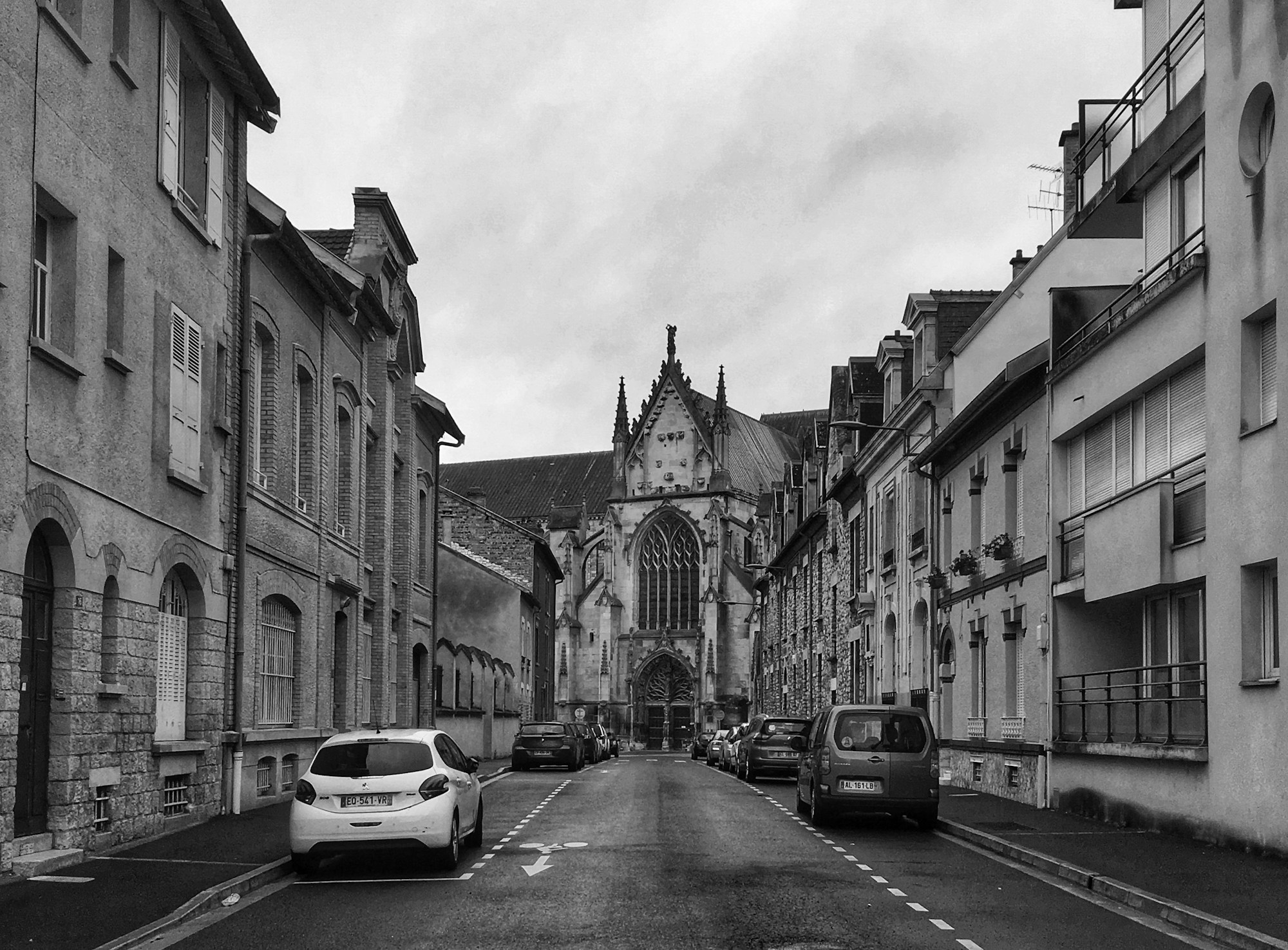 Haussmannian architecture and classical monuments on the Place Royale in Reims