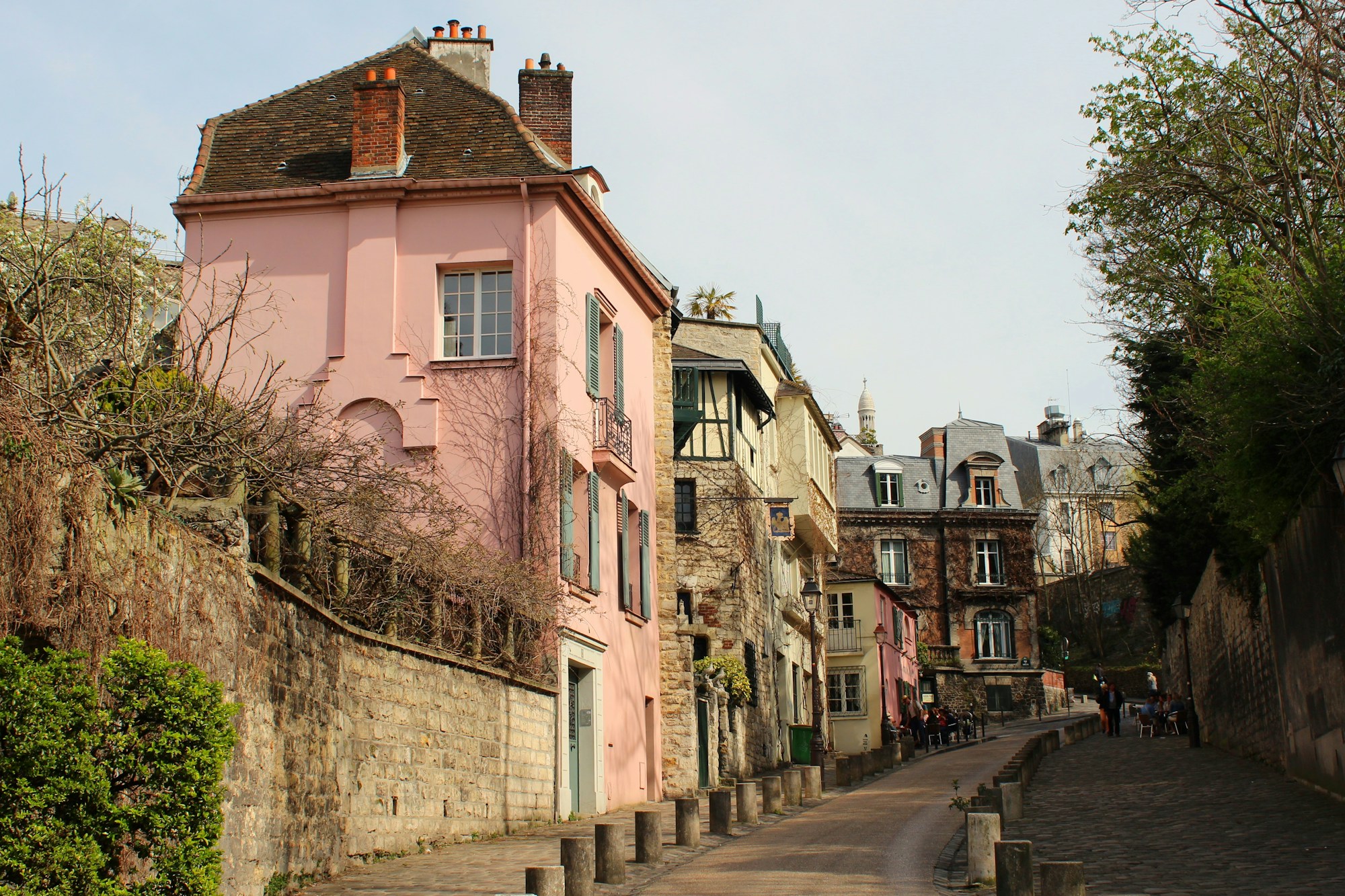 Rues de Montmartre et Sacré-Cœur, Paris 18e arrondissement, atmosphère bohème