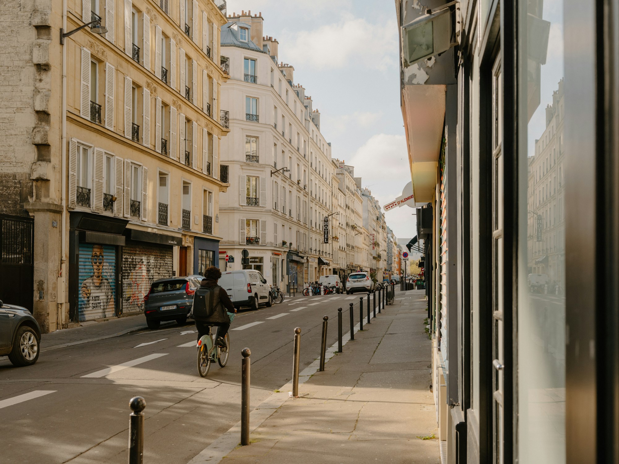 Cyclist riding down a Parisian street, cycling option to reach Roland-Garros 2026