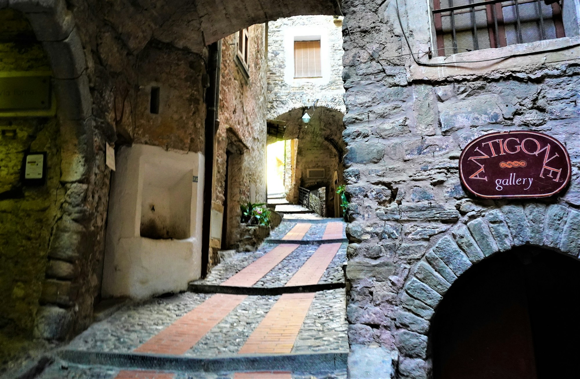 Calles medievales del Casco Viejo de Pamplona en Navarra