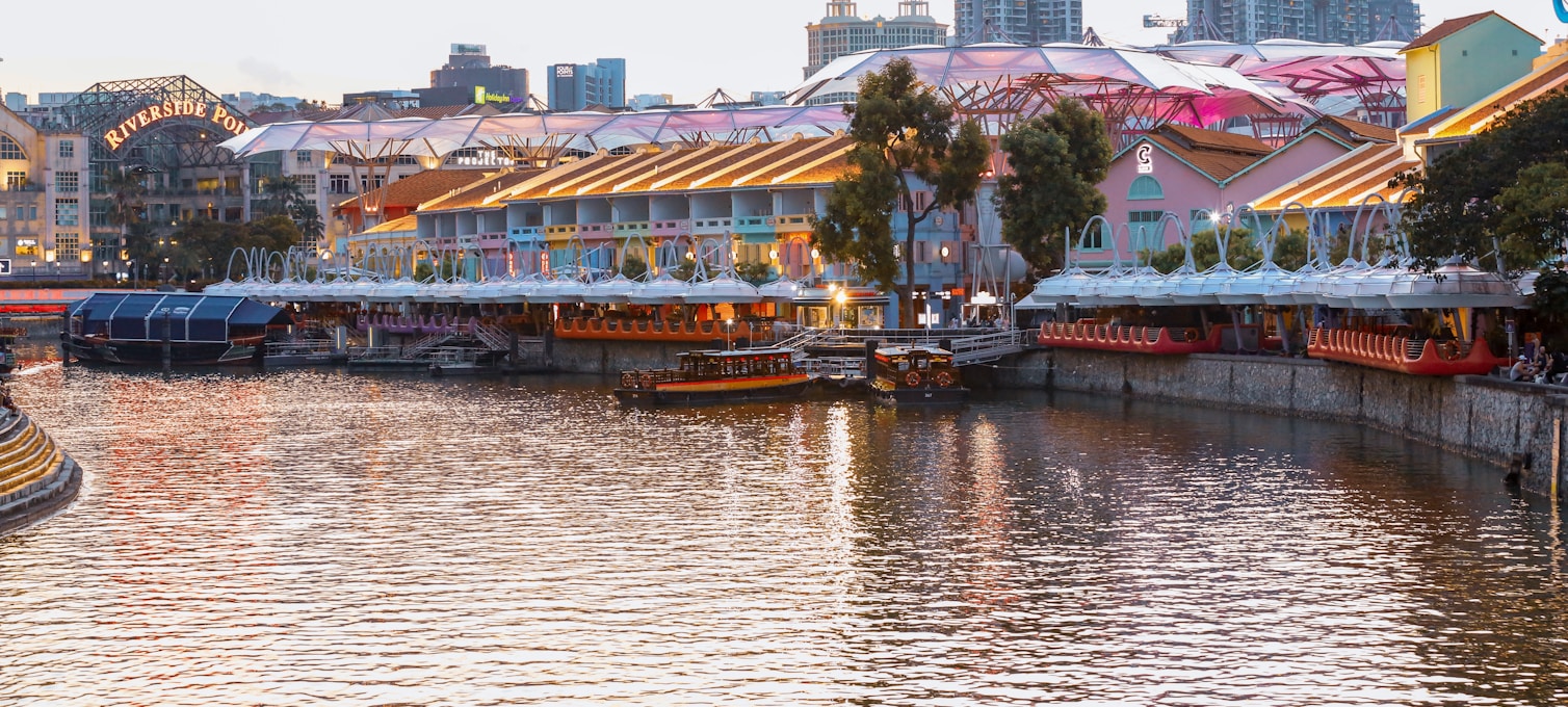 Étal de hawker de Chinatown à Singapour avec plats cuisinés traditionnels
