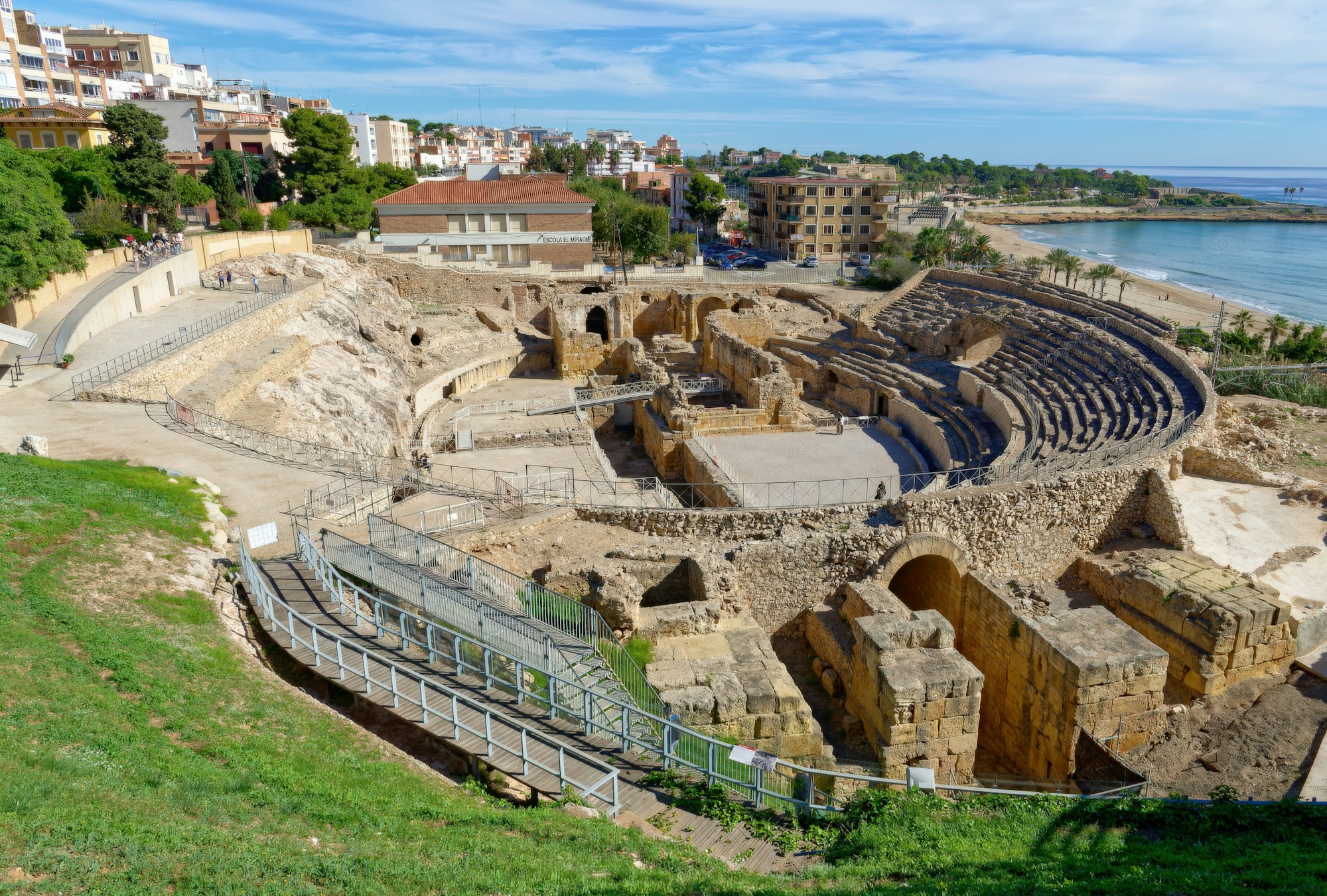 L'amphithéâtre romain de Tarragone en bord de Méditerranée, site UNESCO du IIe siècle