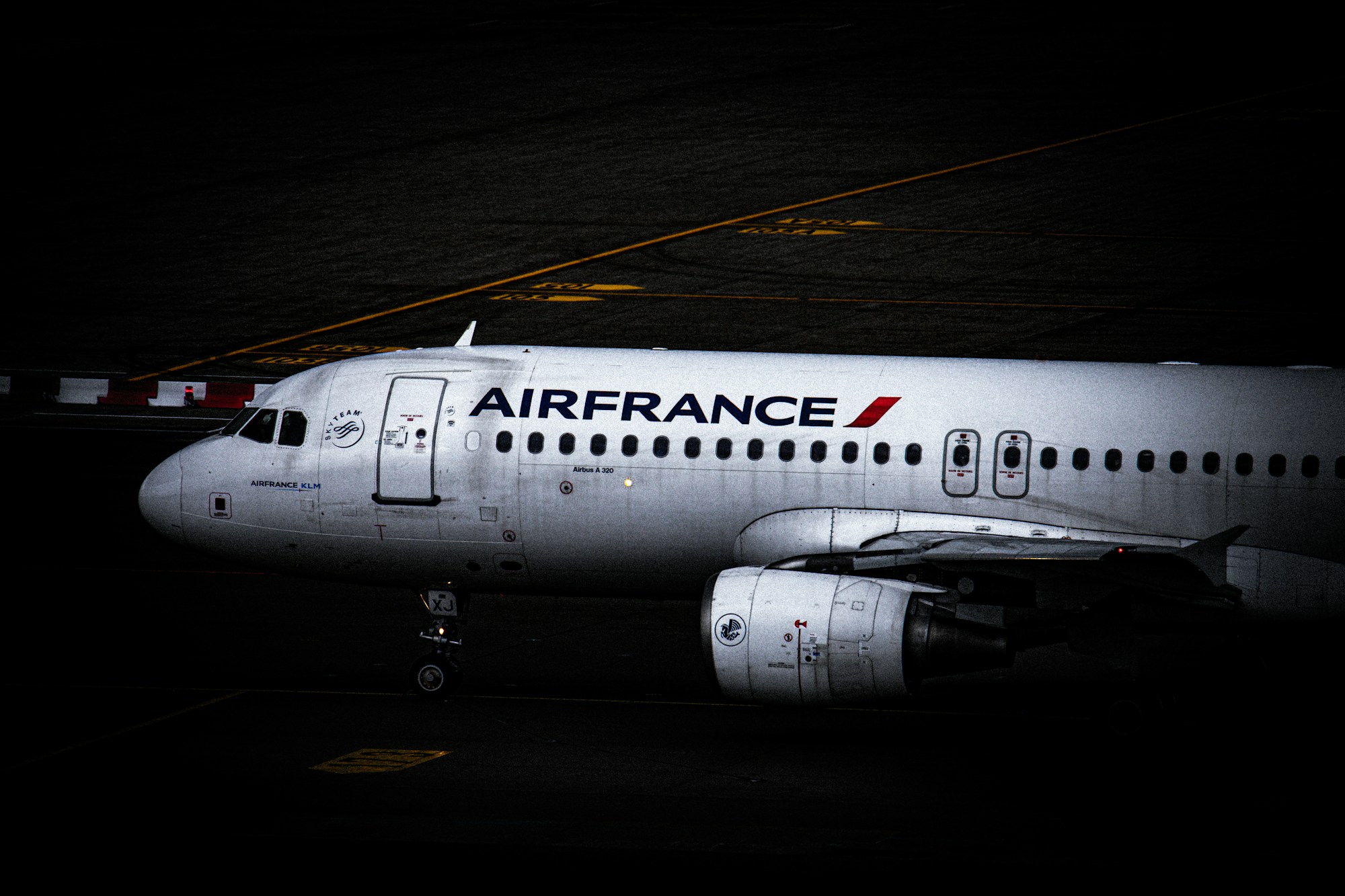 Avion Transavia sur le tarmac de Paris-Orly — les compagnies font face à une flambée du kérosène depuis le 28 février 2026
