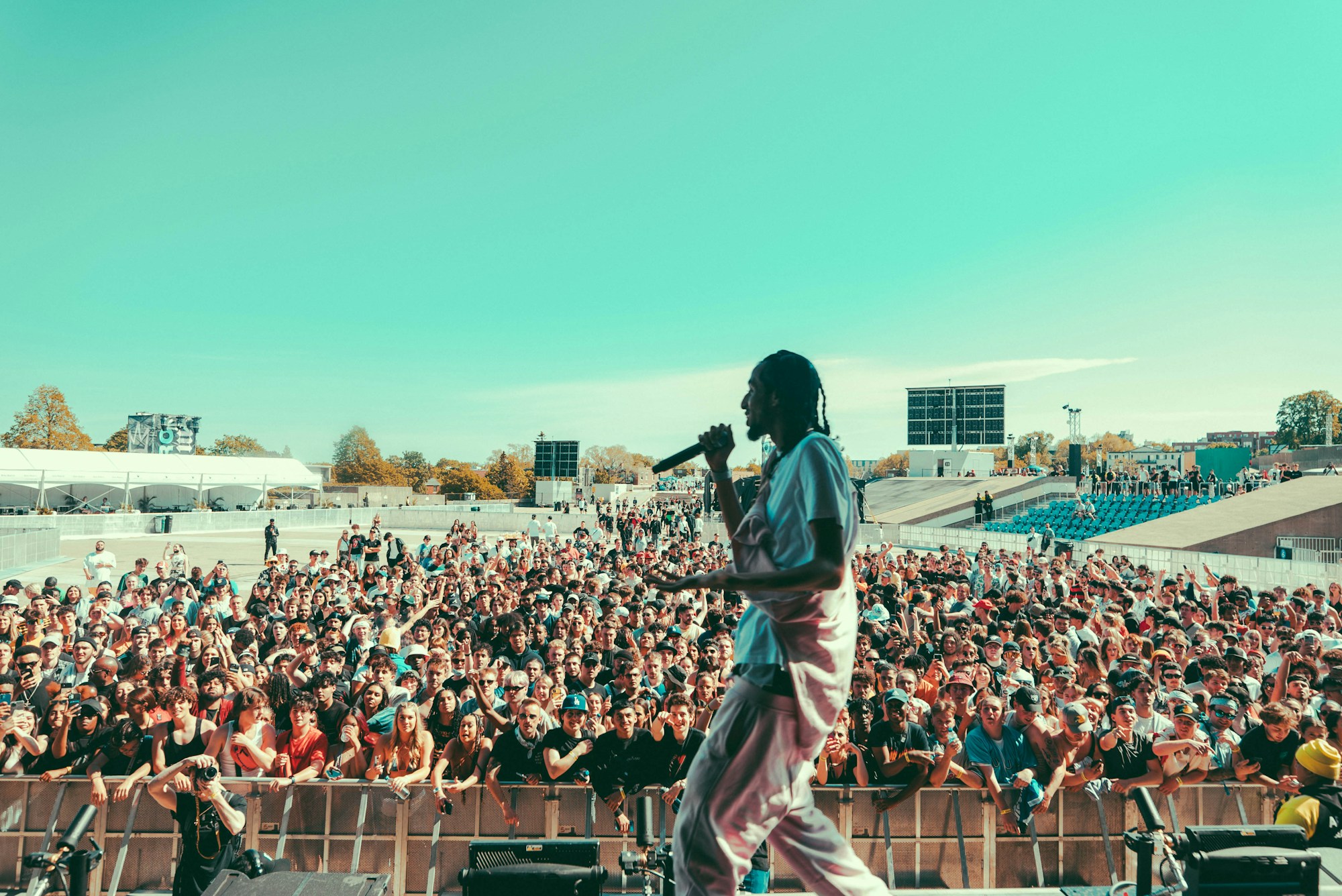 Place des Festivals de Montréal lors du Jazz Fest en été