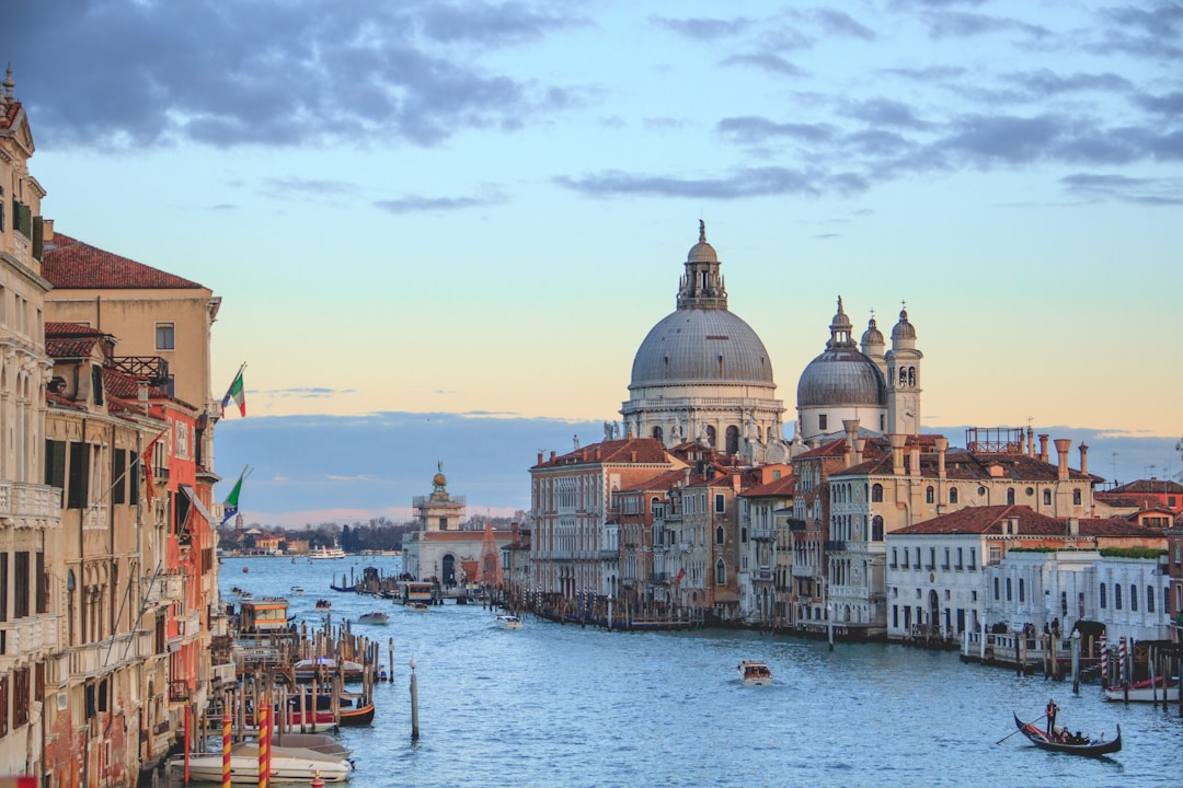 La place Saint-Marc et son campanile vus depuis le Bacino San Marco, Venise