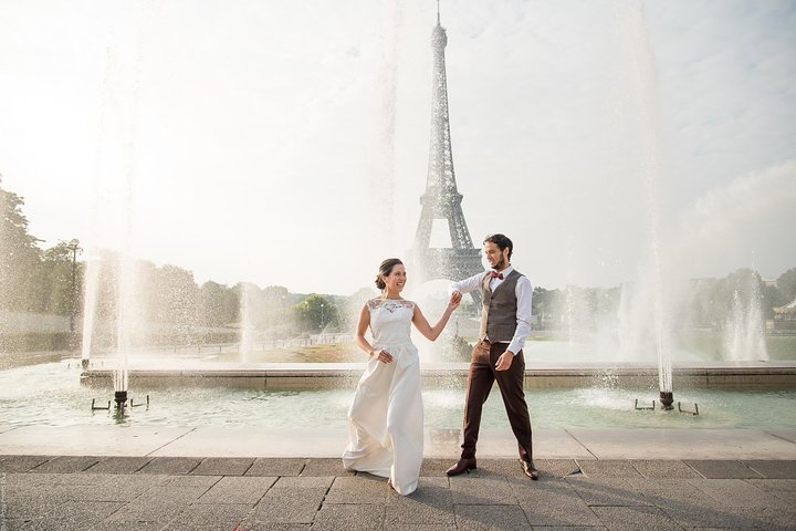 Private photo shoot Eiffel Tower Trocadéro Paris spring
