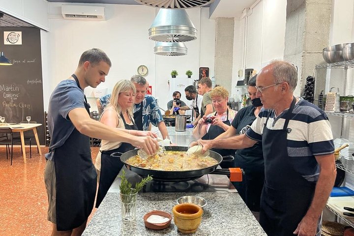 Cours de paella aux fruits de mer avec visite du marché de Ruzafa Valence