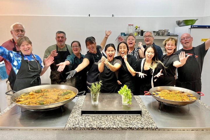 Cours de paella végétarienne avec légumes de saison marché Ruzafa Valence