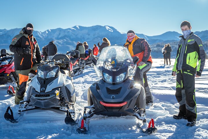 Motoneige dans les montagnes des Tatras depuis Cracovie, puis bains thermaux en hiver