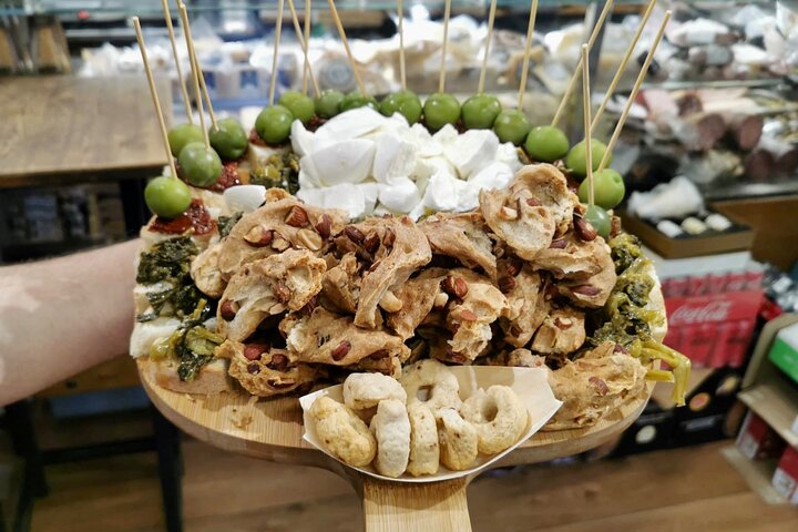 Street food tour Naples avec guide expert — mozzarella di bufala et limoncello