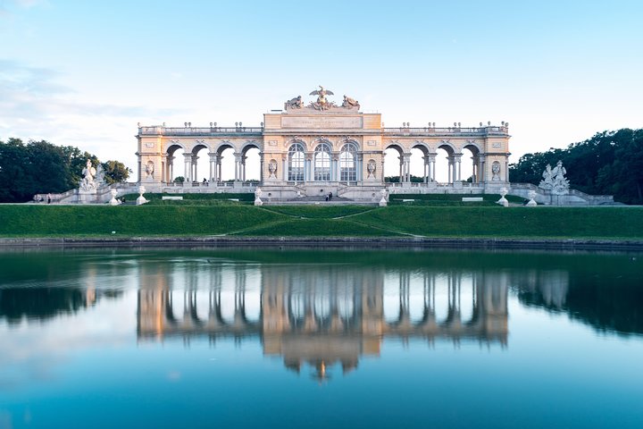 Visite privée château Schönbrunn cour d'honneur façade impériale