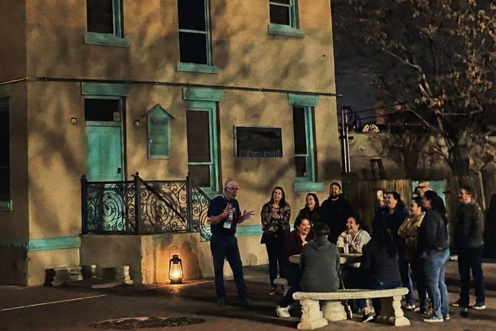 Promenade nocturne des fantômes dans Old Town Albuquerque, la plus ancienne visite ghost tour du Nouveau-Mexique