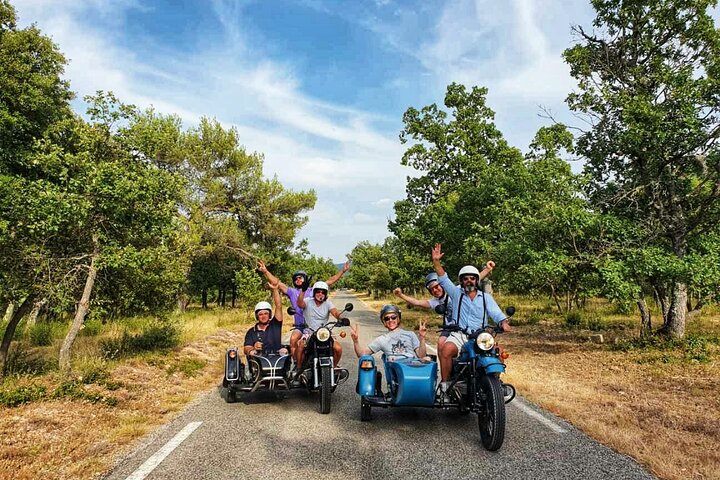 Sidecar demi-journée autour de la montagne Sainte-Victoire, dégustation viticole Provence