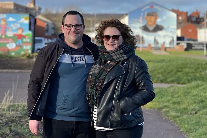 Visite privée des murales de Belfast avec véhicule climatisé, arrêts photos à Falls Road