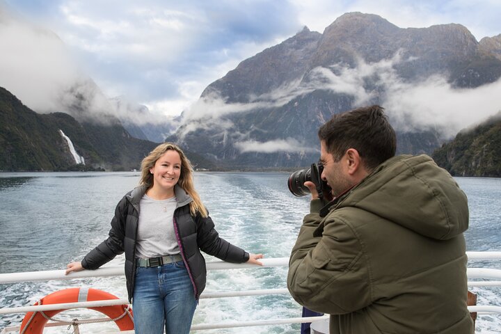 Excursion journée Milford Sound croisière panoramique depuis Queenstown, option budget avec coach