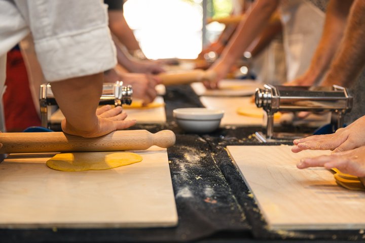 Cours de cuisine pâtes et tiramisu près du Vatican Rome — atelier petit groupe