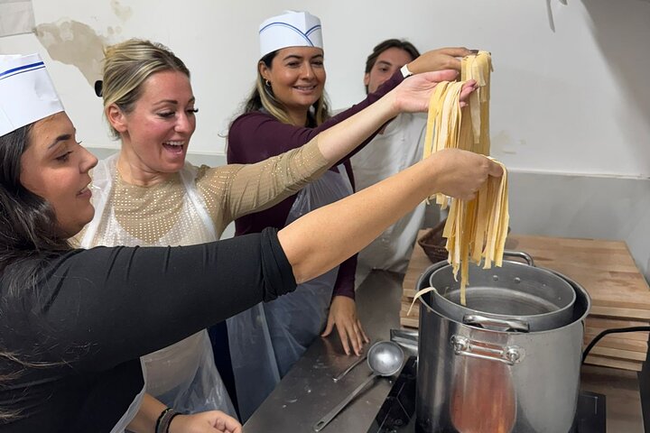 Cours de pâtes fraîches et tiramisu avec chef local à Naples