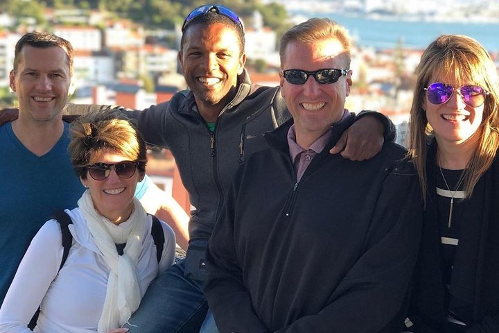 Callejuelas medievales del Alfama en Lisboa con guia local