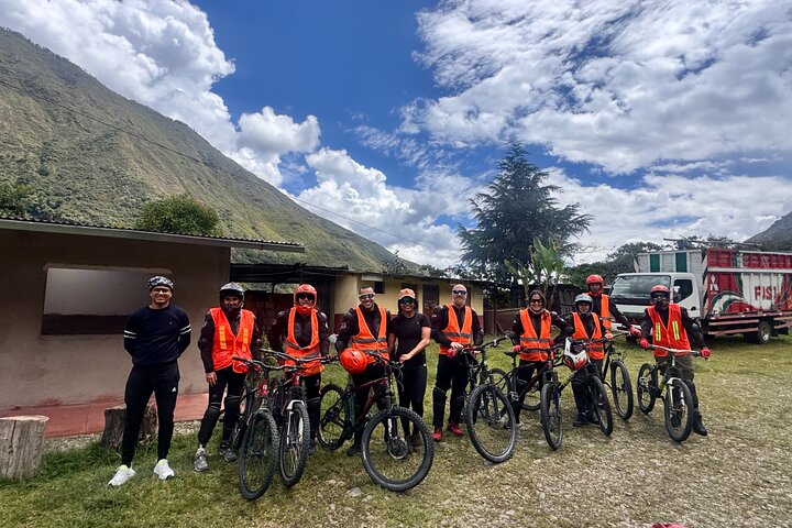 Inca Jungle Trail 4 jours — VTT, zipline, jungle et Machu Picchu avec retour en train Vistadome depuis Cusco