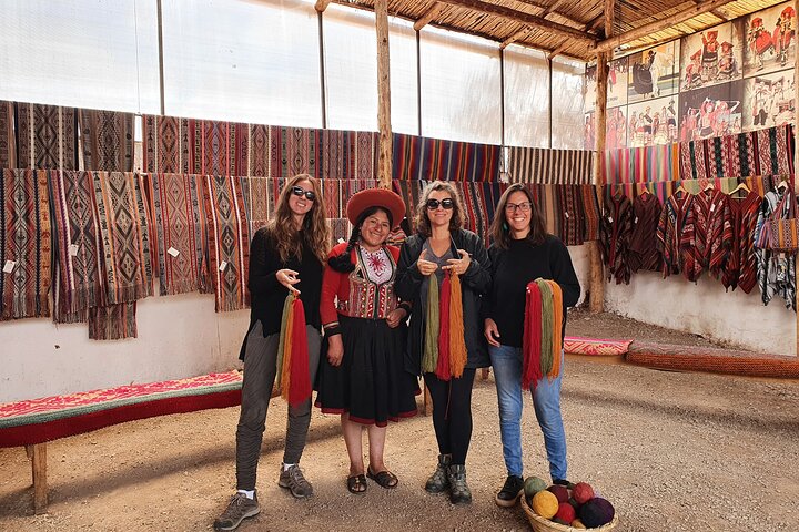 Atelier textile andin avec artisanes de la communauté Racchi Aylla — teintures naturelles et tissage à Cusco