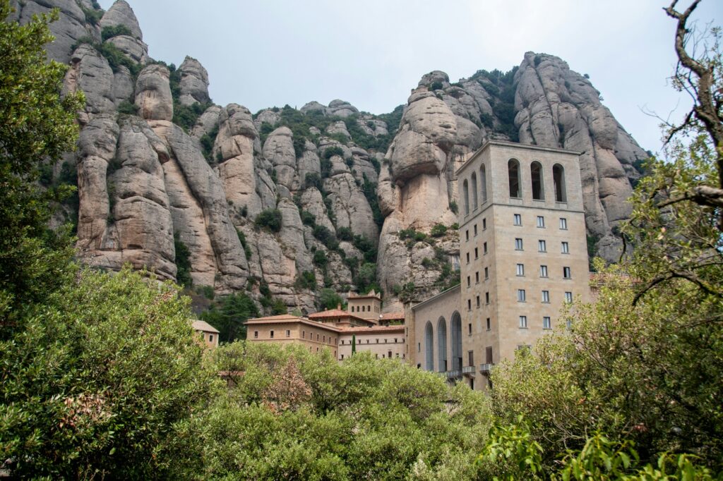 Excursion privée à Montserrat — télécabine, crémaillère et sentiers, neutre en carbone