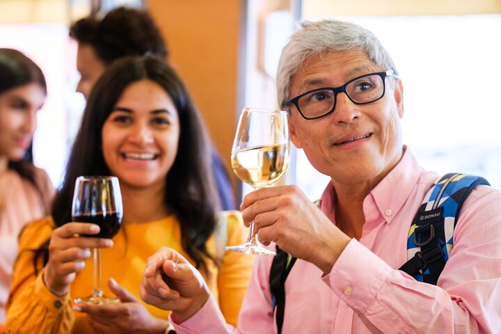 Dégustation vins Vienne Grüner Veltliner Heuriger taverne vignoble