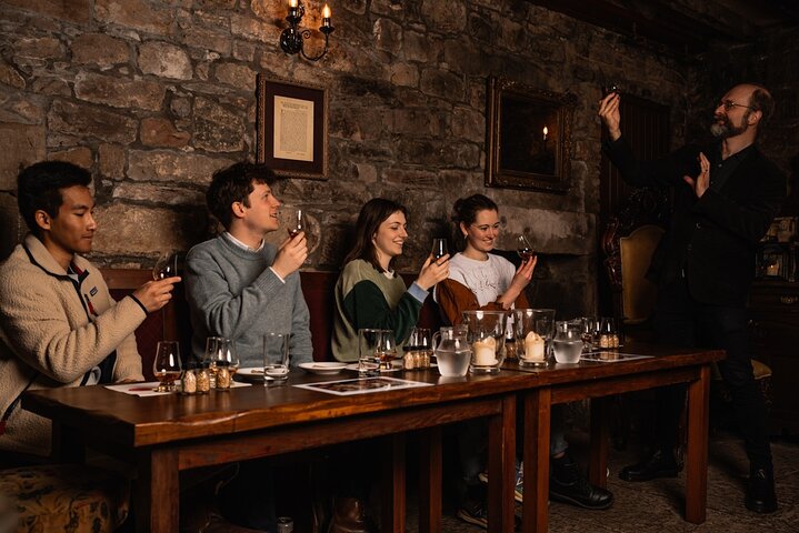 Tour historique whisky écossais cave Meggets Cellar Édimbourg Vieille Ville