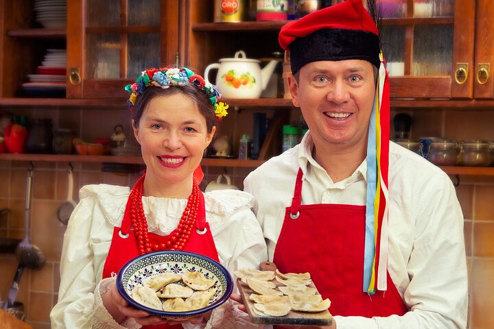 Cours de cuisine pierogi à Cracovie : fabrication à la main et visite du marché local