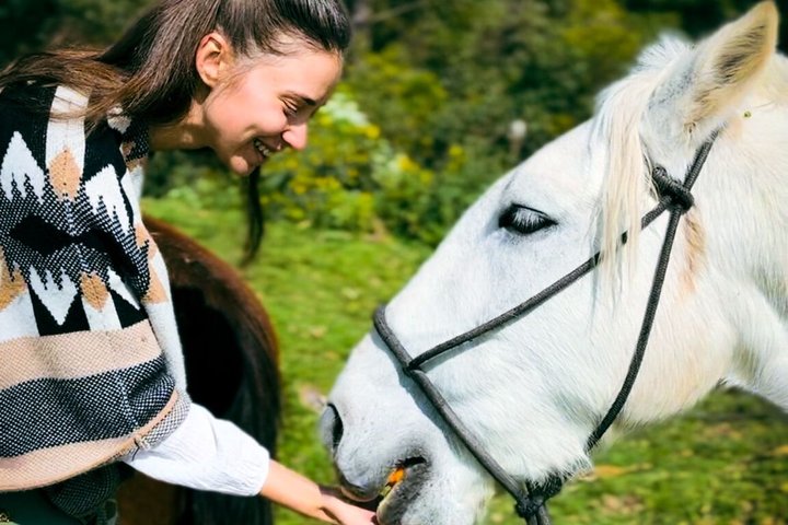 Randonnée à cheval avec anthropologue vers le Temple de la Lune, Cusco — expérience privée max 5 personnes