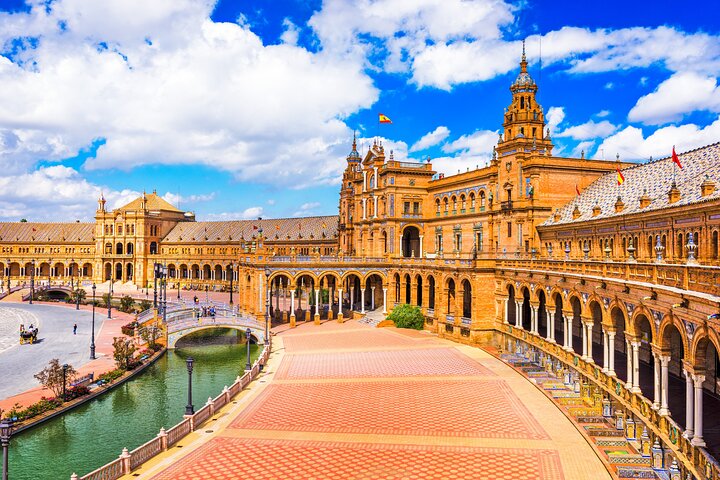 Plaza San Francisco in Seville, meeting point for a private monumental walking tour