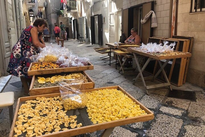 Tour gastronomique privé à Bari Vecchia avec burrata, orecchiette et focaccia barese